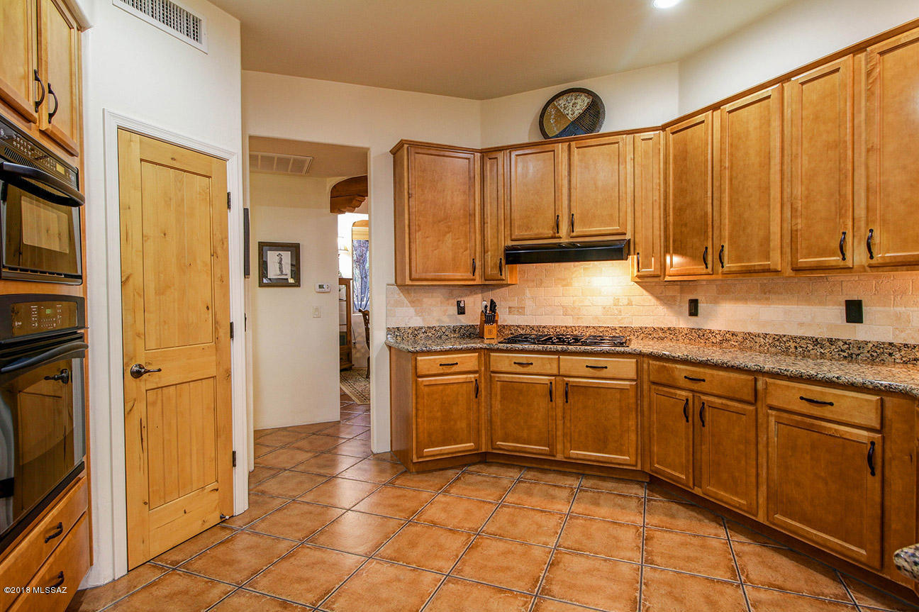 2449 W Crow Wash Place