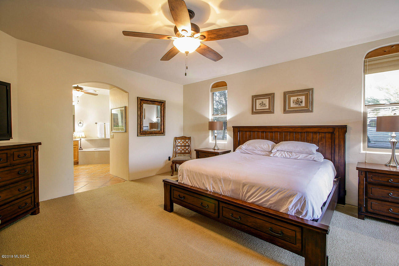 2449 W Crow Wash Place