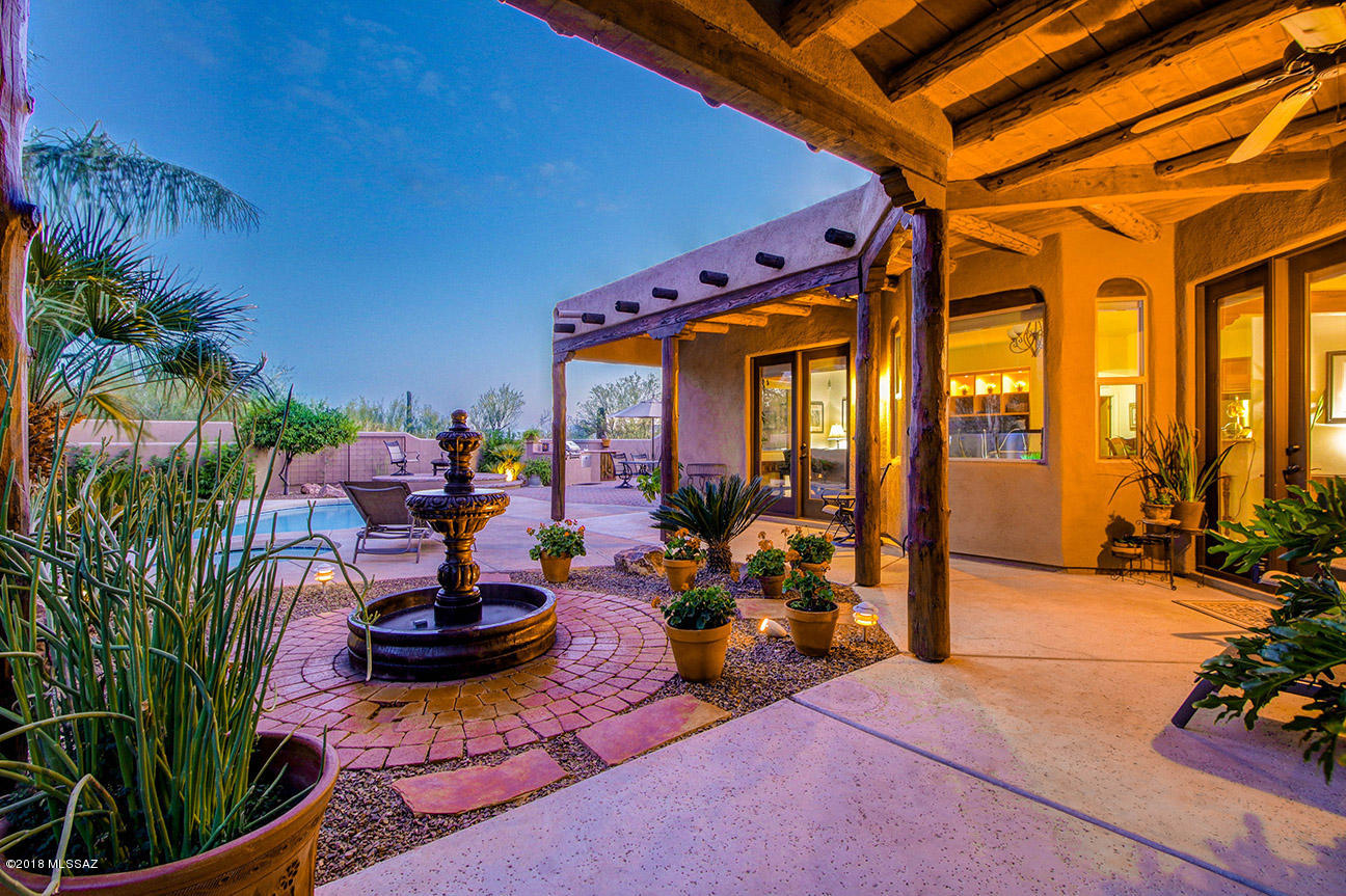 2449 W Crow Wash Place
