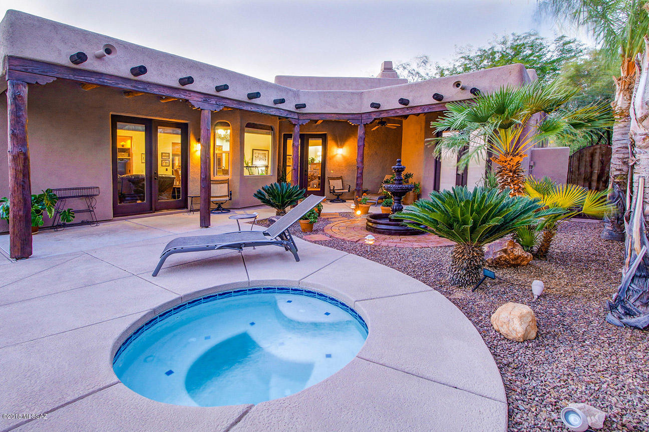 2449 W Crow Wash Place