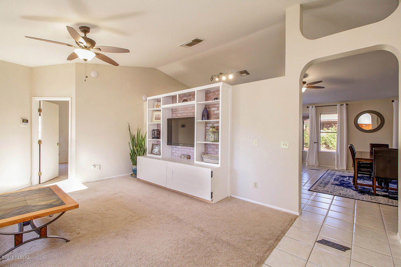 1433 W Canyon Shadows Lane