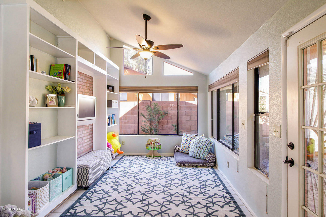 1433 W Canyon Shadows Lane