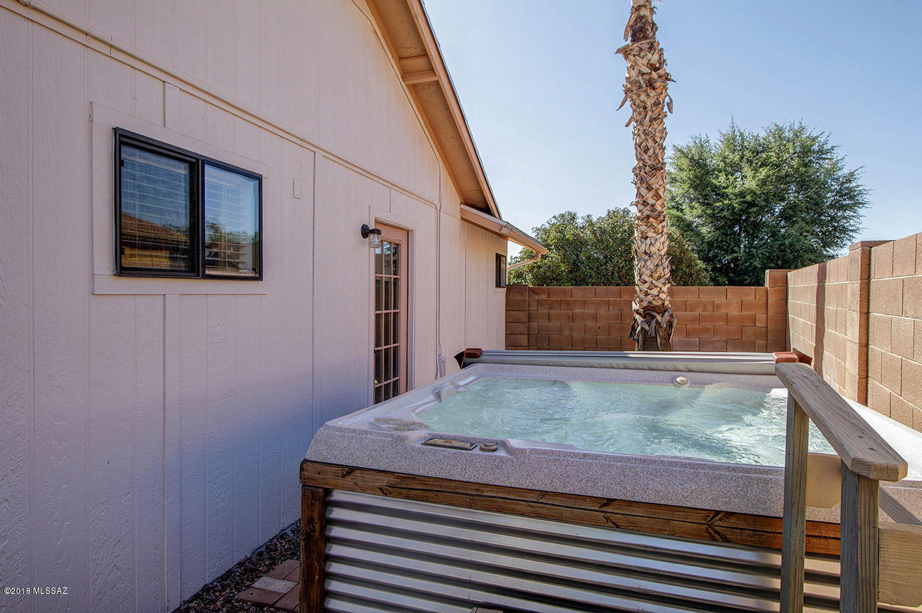 1433 W Canyon Shadows Lane