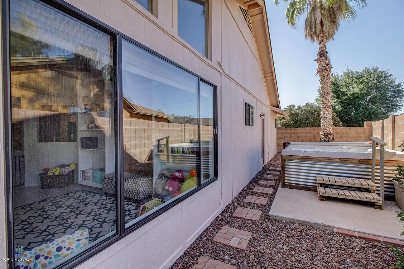 1433 W Canyon Shadows Lane