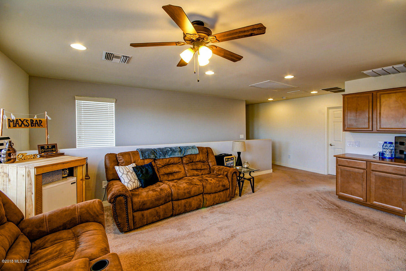 8046 S Dolphin Way