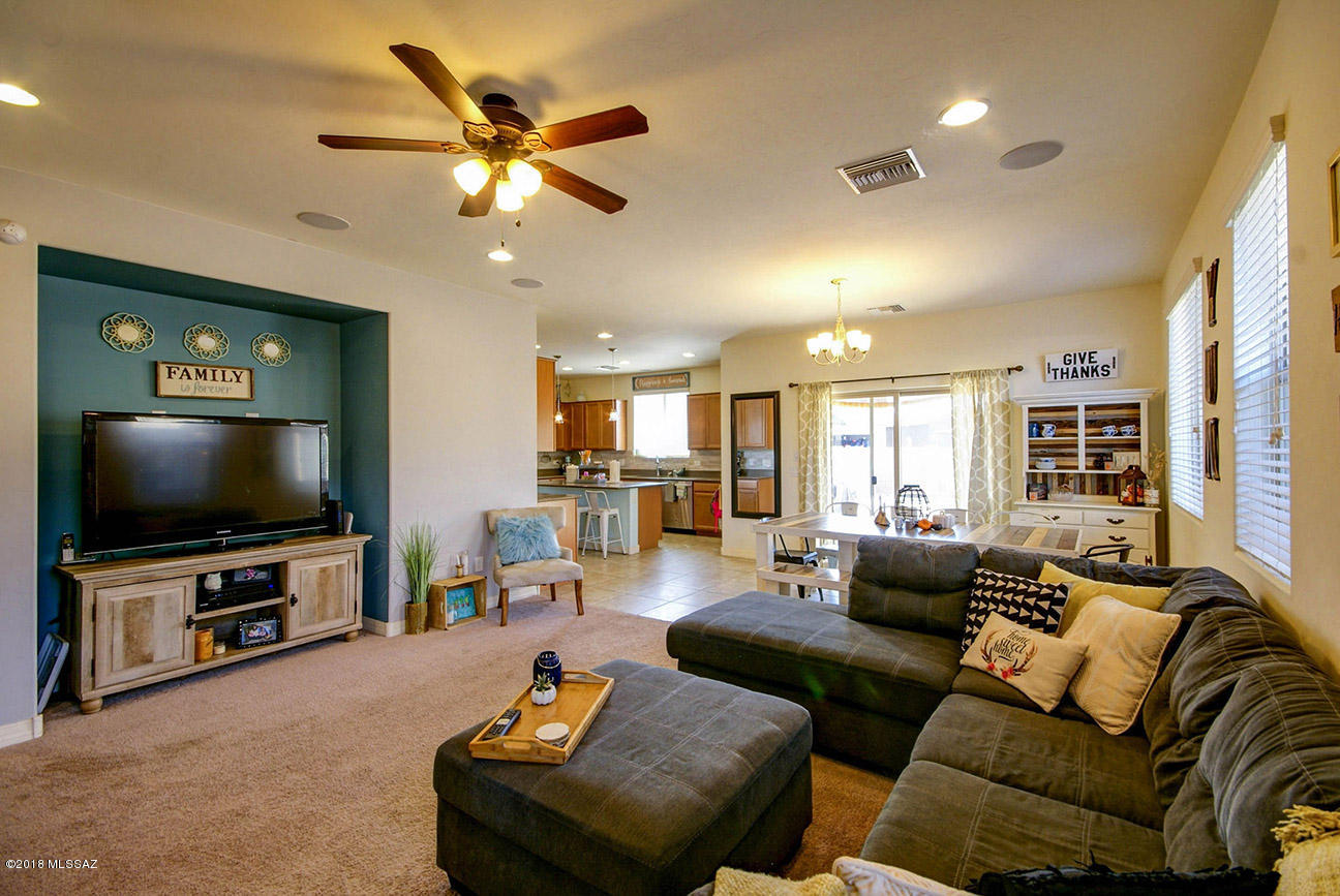 8046 S Dolphin Way