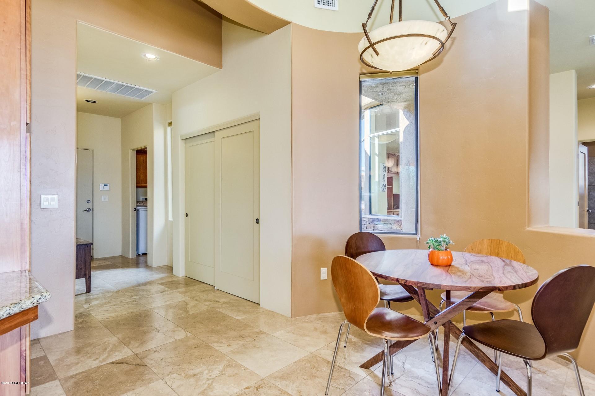 971 W Lone Mesquite