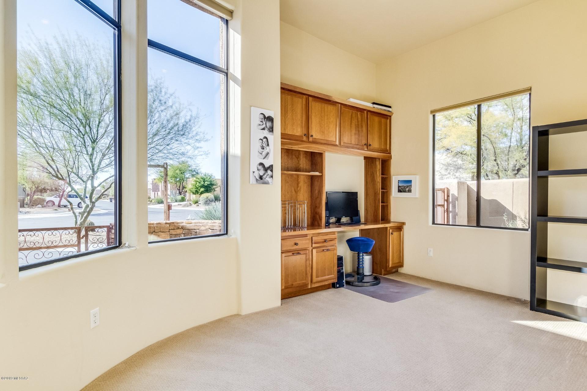 971 W Lone Mesquite
