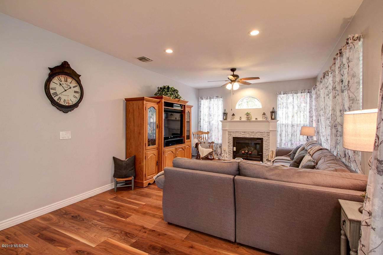 981 W Antelope Creek Way