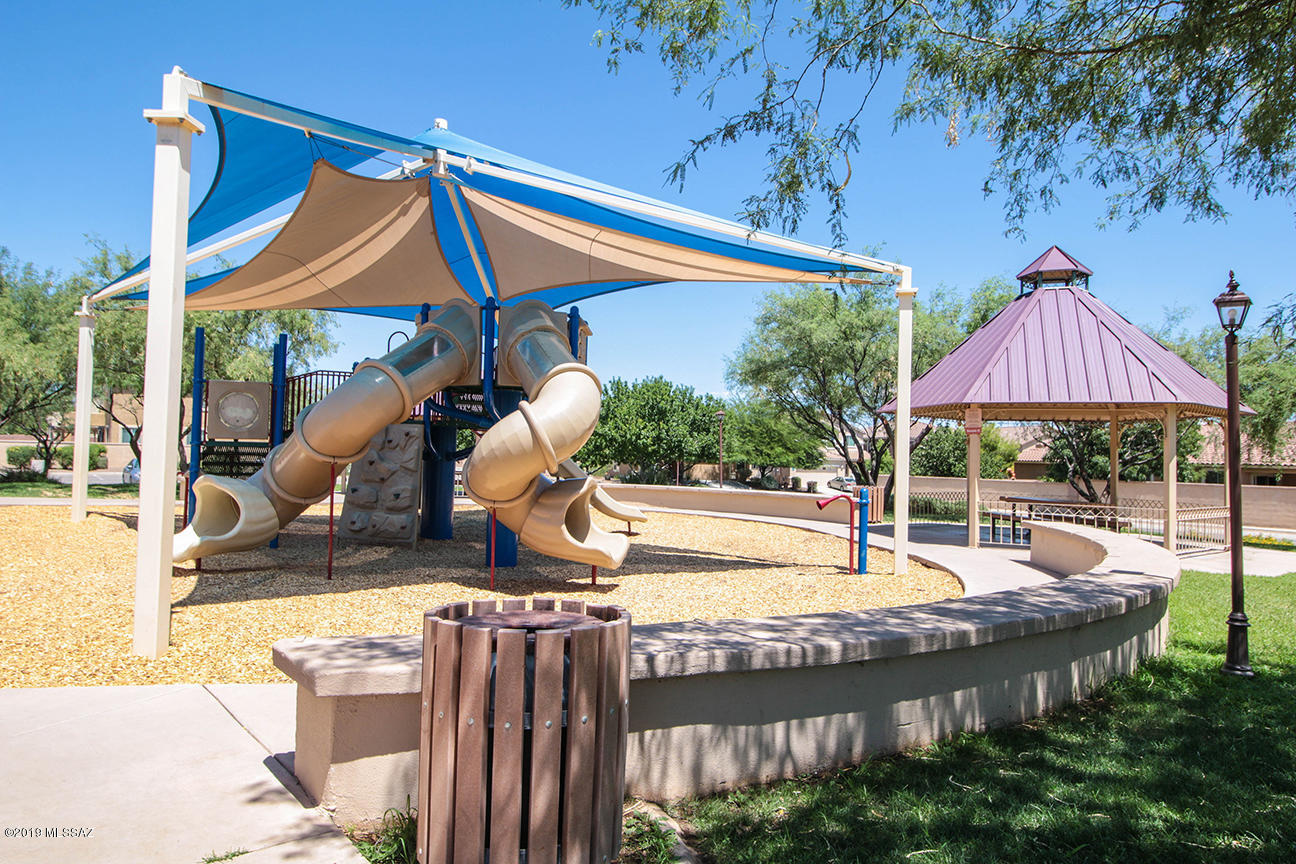 693 W Calle Canto Sereno