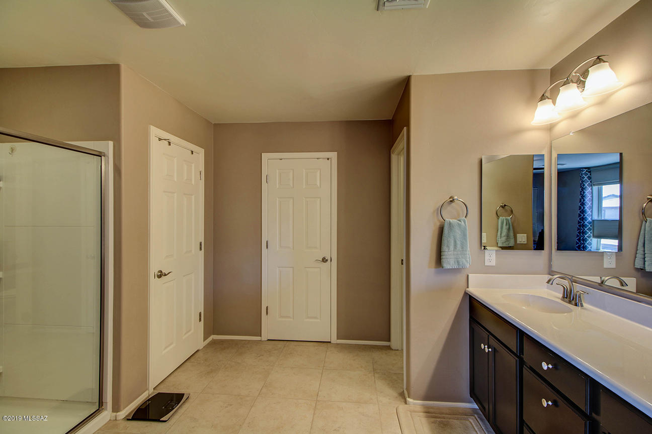 693 W Calle Canto Sereno