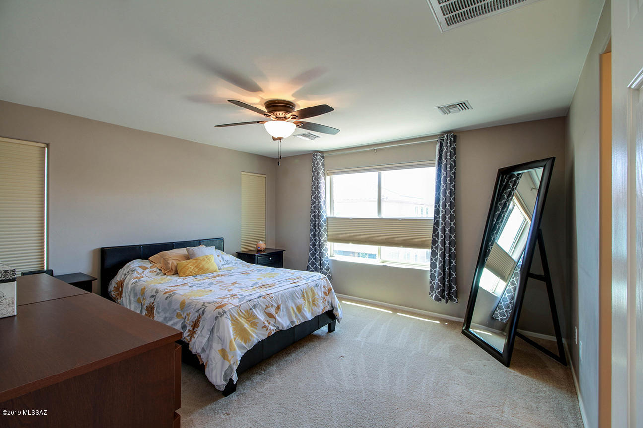 693 W Calle Canto Sereno