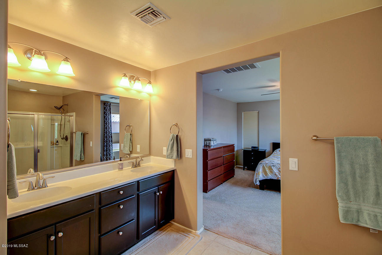 693 W Calle Canto Sereno