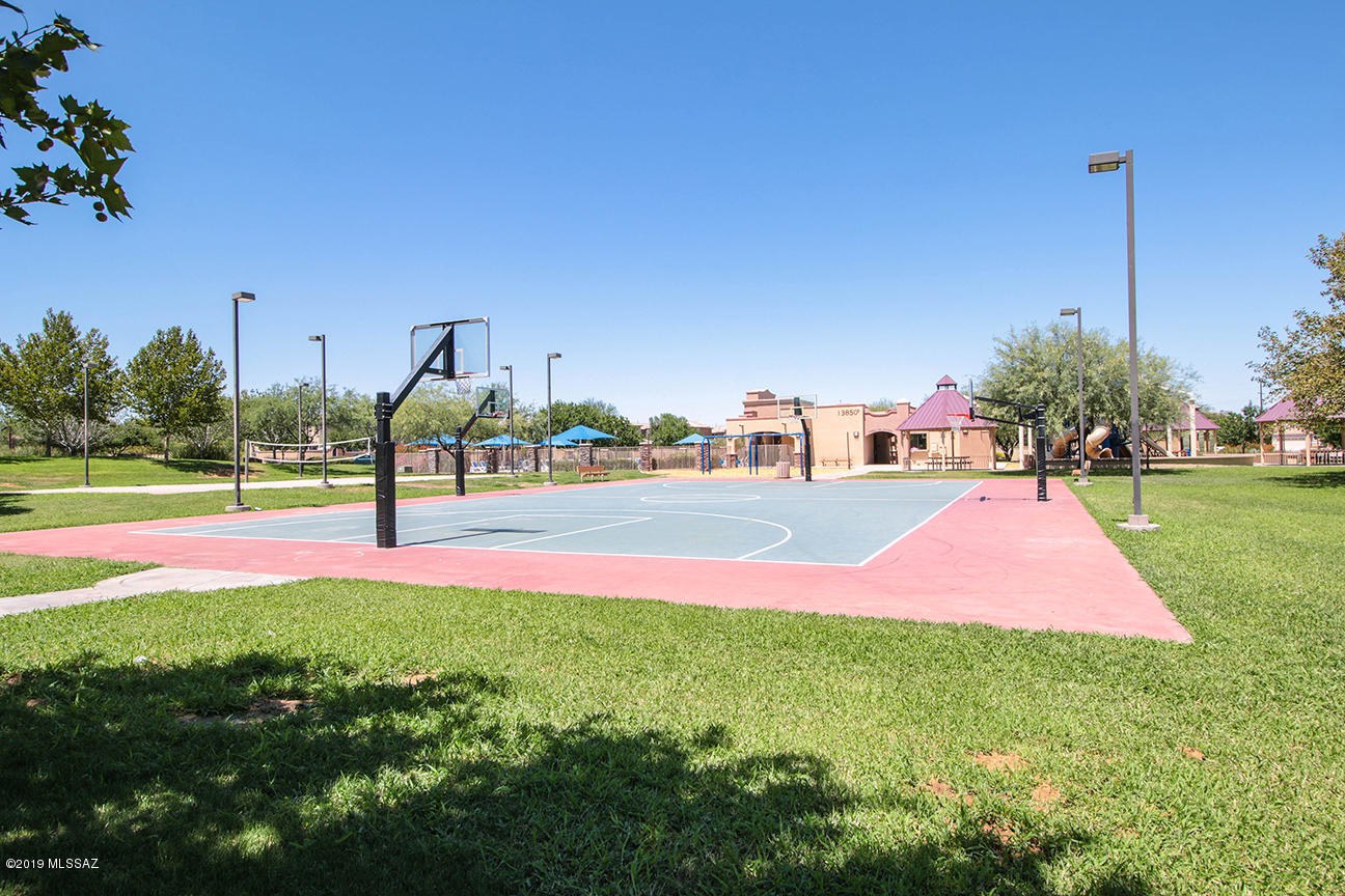 693 W Calle Canto Sereno