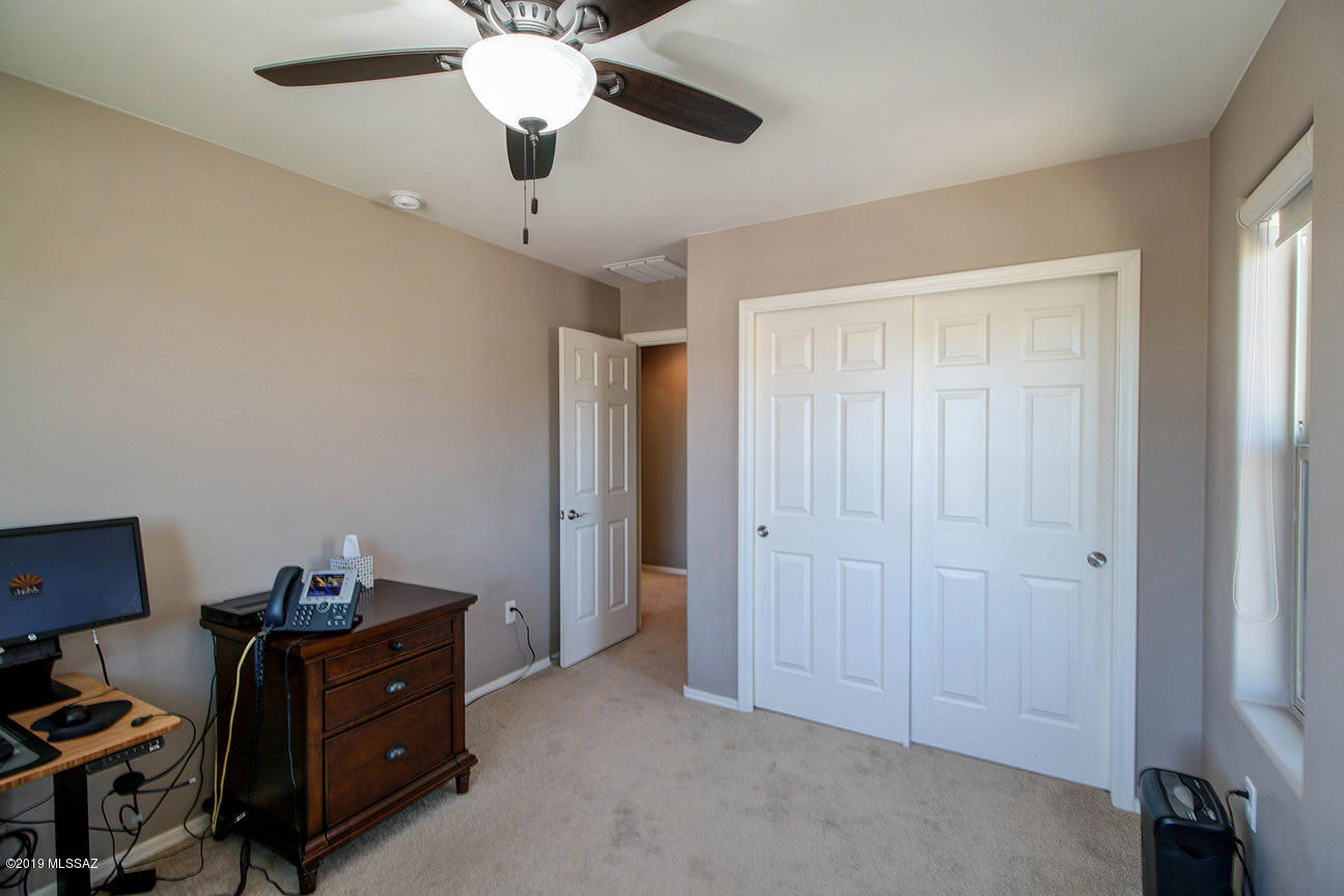 693 W Calle Canto Sereno