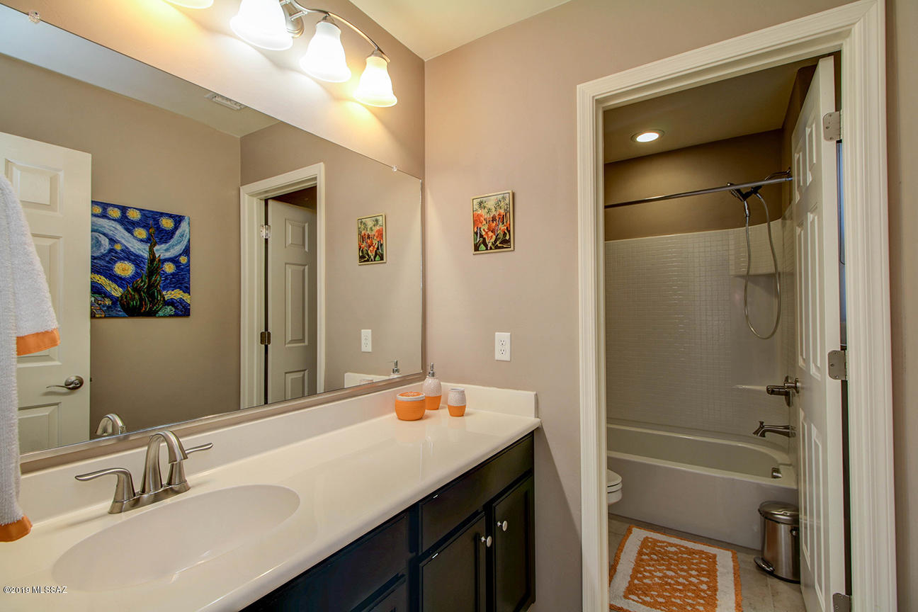 693 W Calle Canto Sereno