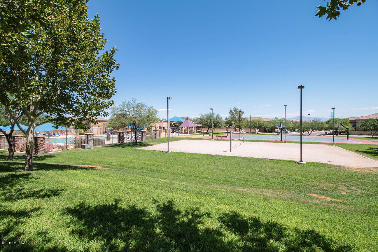 693 W Calle Canto Sereno