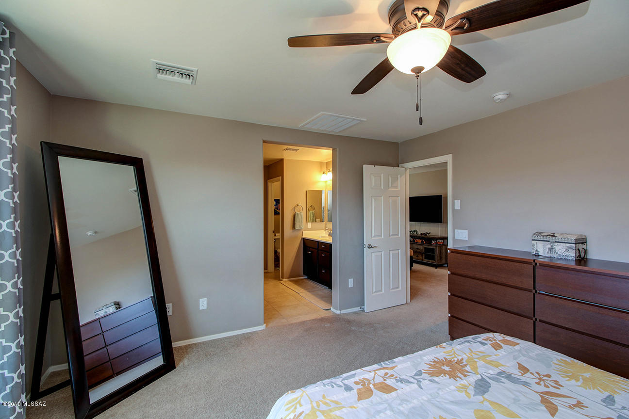 693 W Calle Canto Sereno
