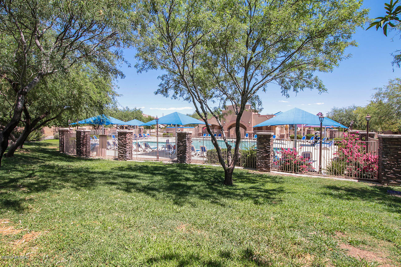 693 W Calle Canto Sereno