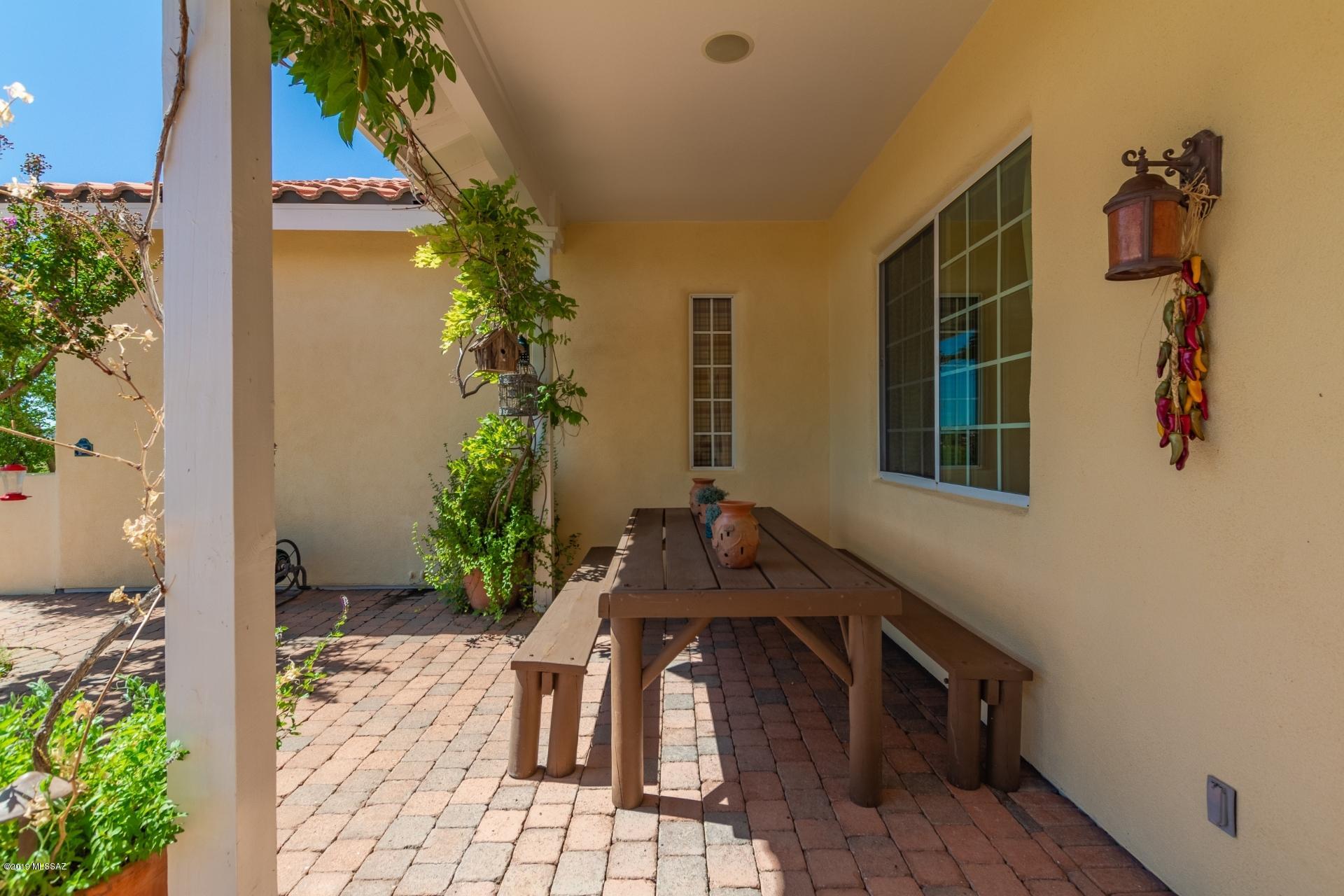 200 Santa Rita Court