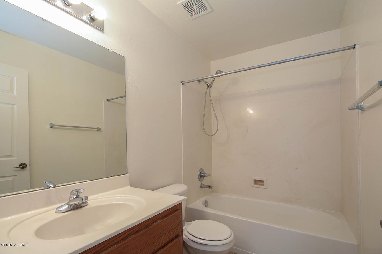 1692 W Calle Del Querido