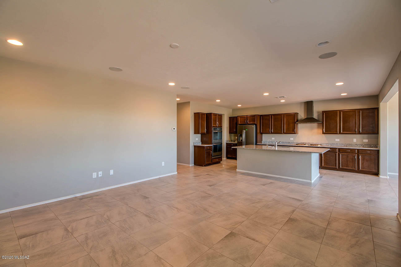 4902 W Willow Ridge Place