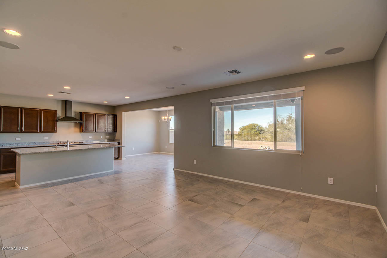 4902 W Willow Ridge Place