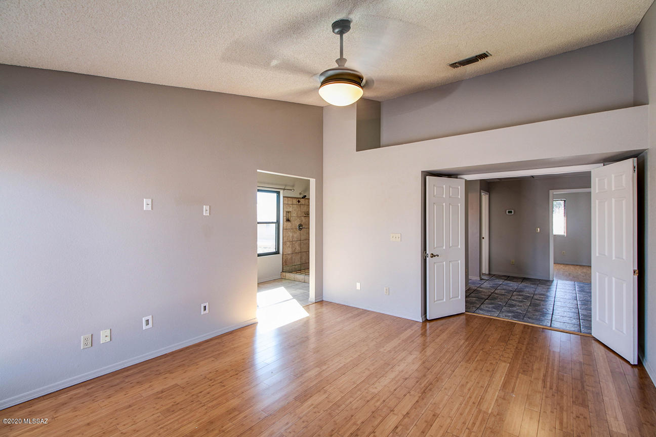 1251 W Ghost Place