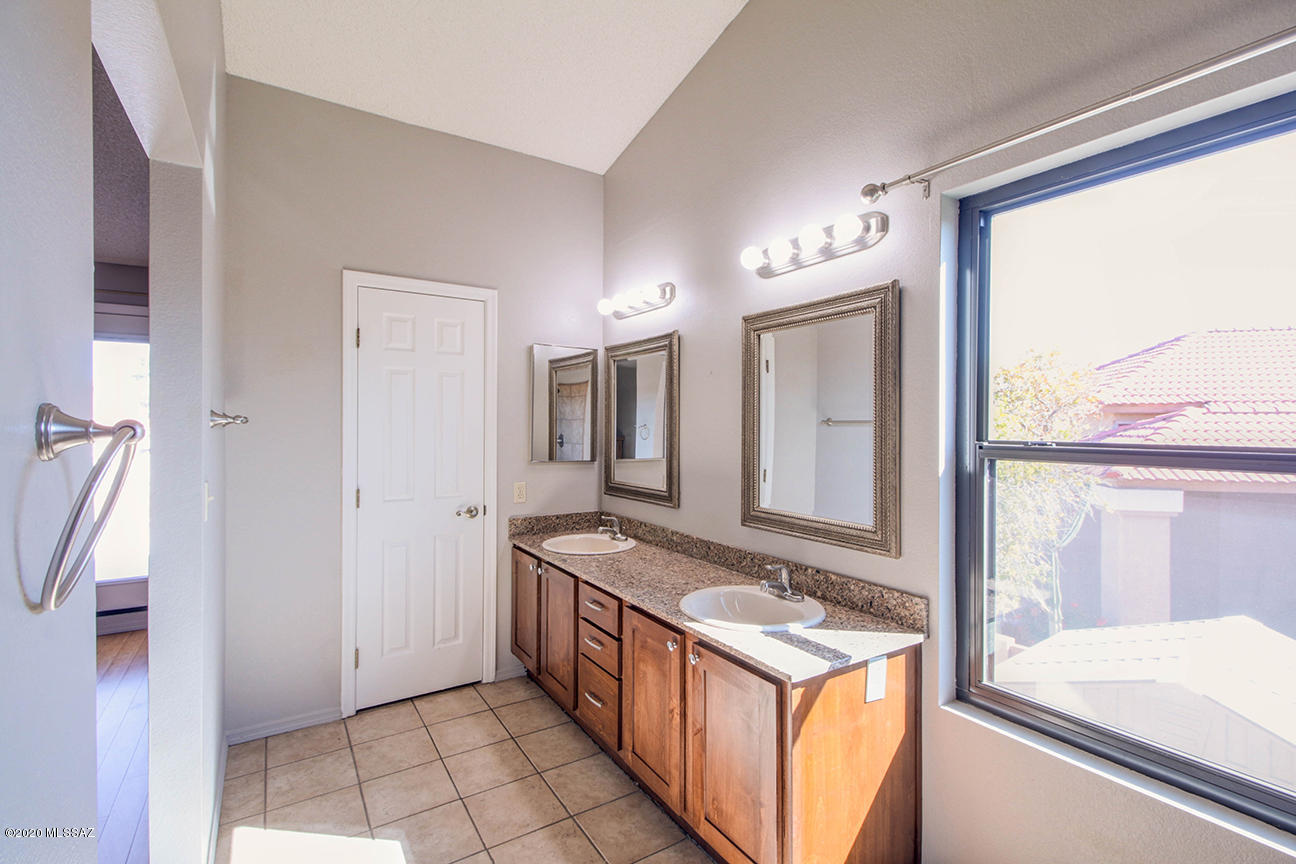 1251 W Ghost Place