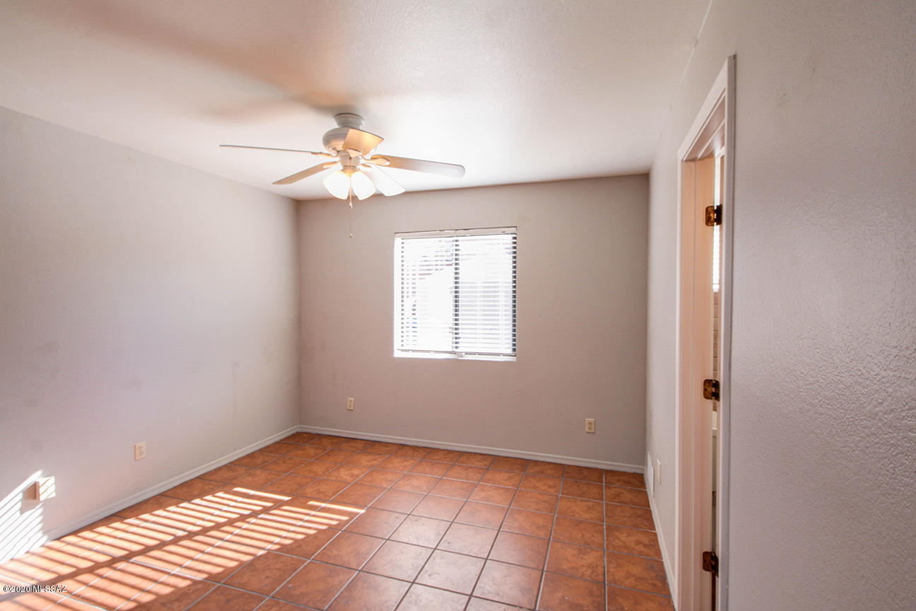 1251 W Ghost Place