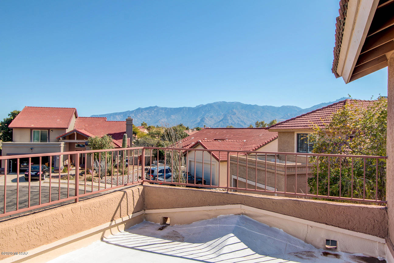 1251 W Ghost Place