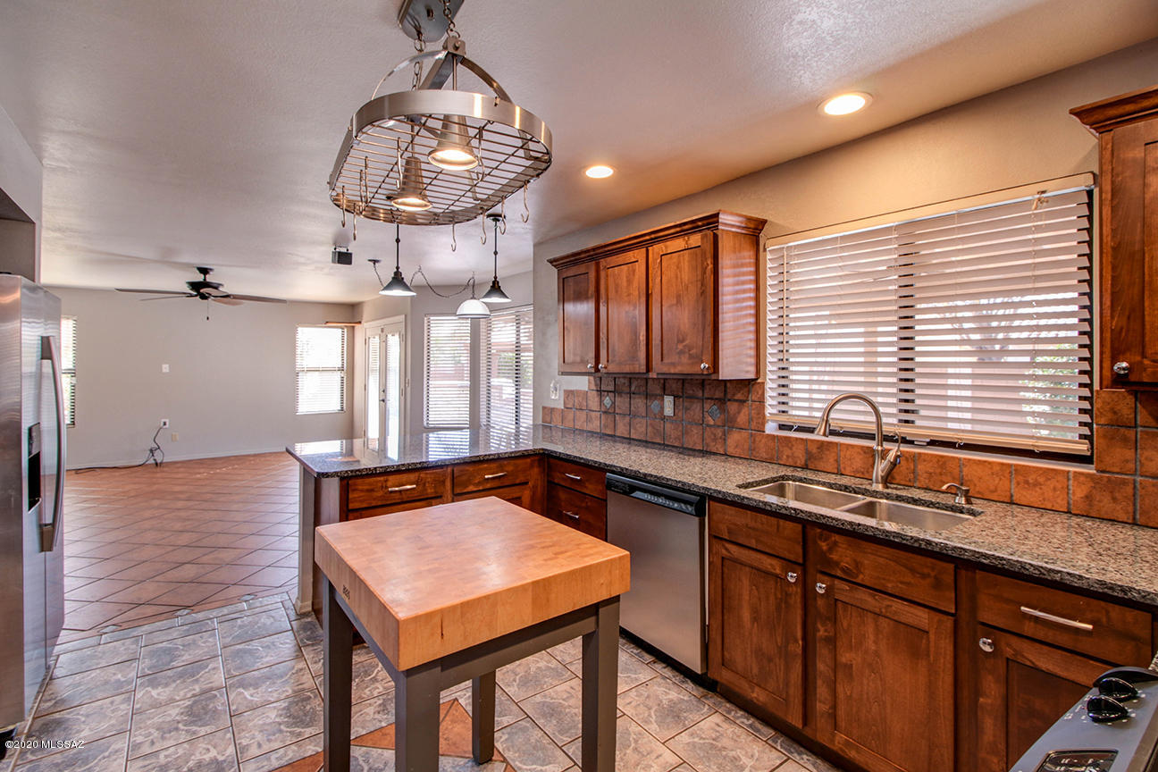 1251 W Ghost Place