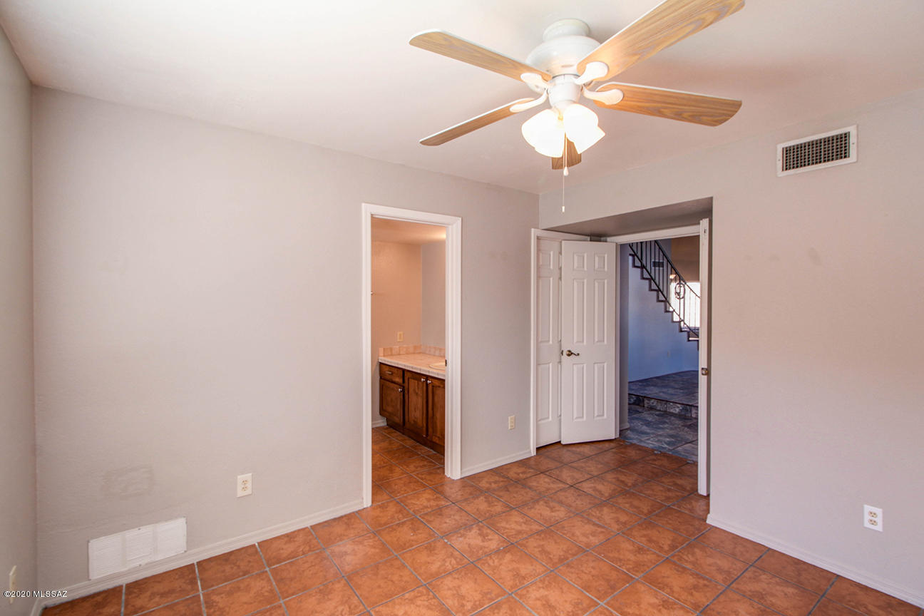 1251 W Ghost Place