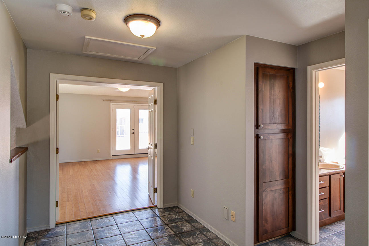 1251 W Ghost Place