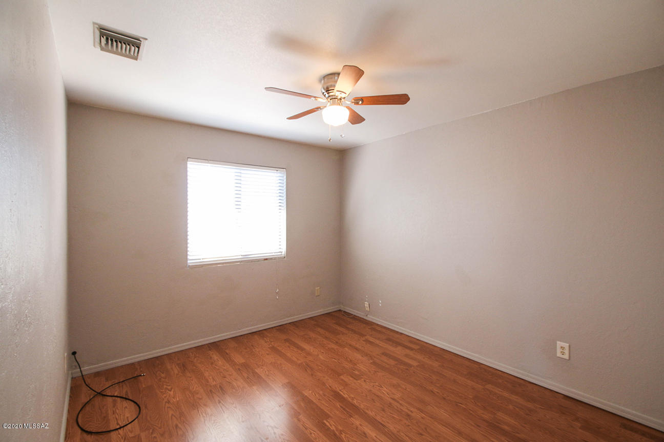 1251 W Ghost Place