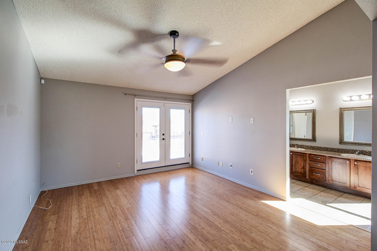 1251 W Ghost Place