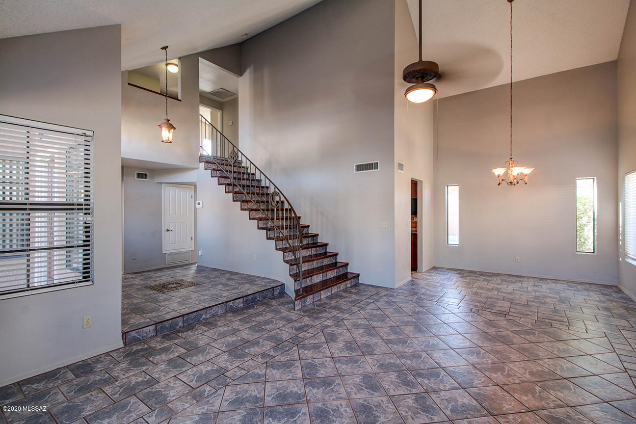 1251 W Ghost Place