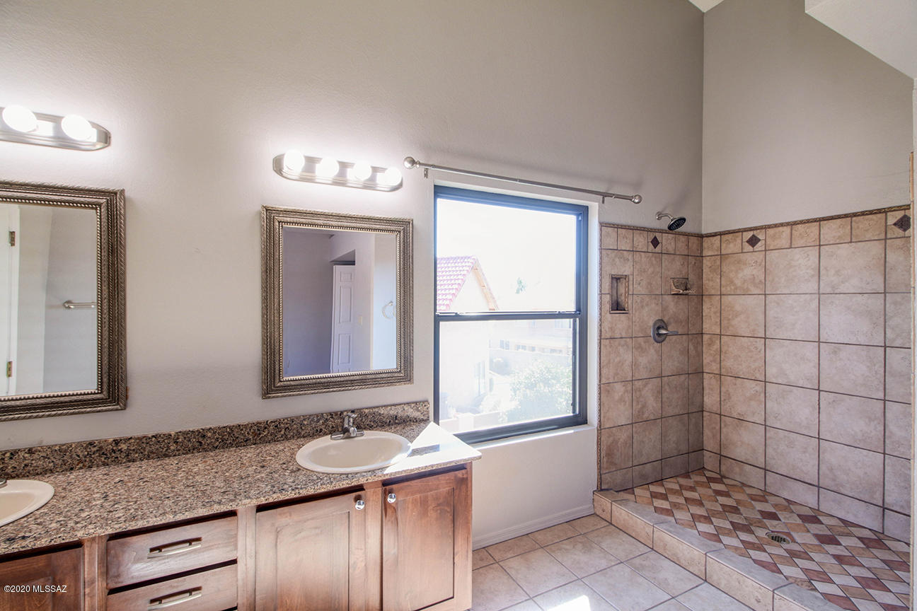 1251 W Ghost Place