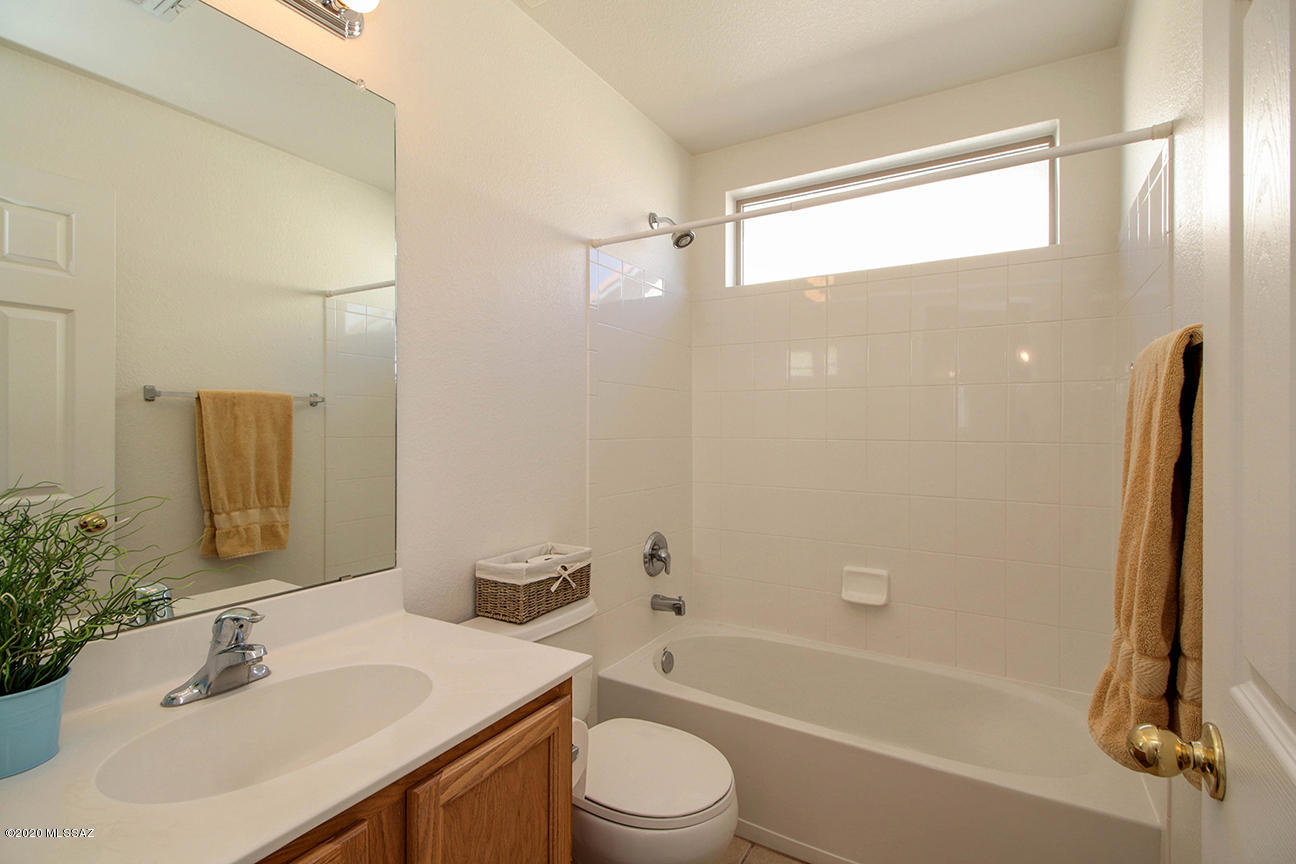 119 E Camino Limon Verde