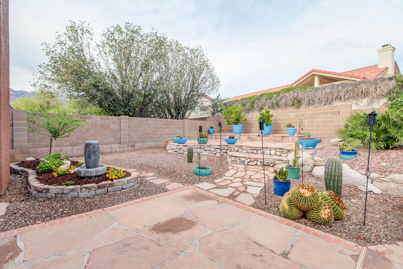 5560 N Ventana Vista Road