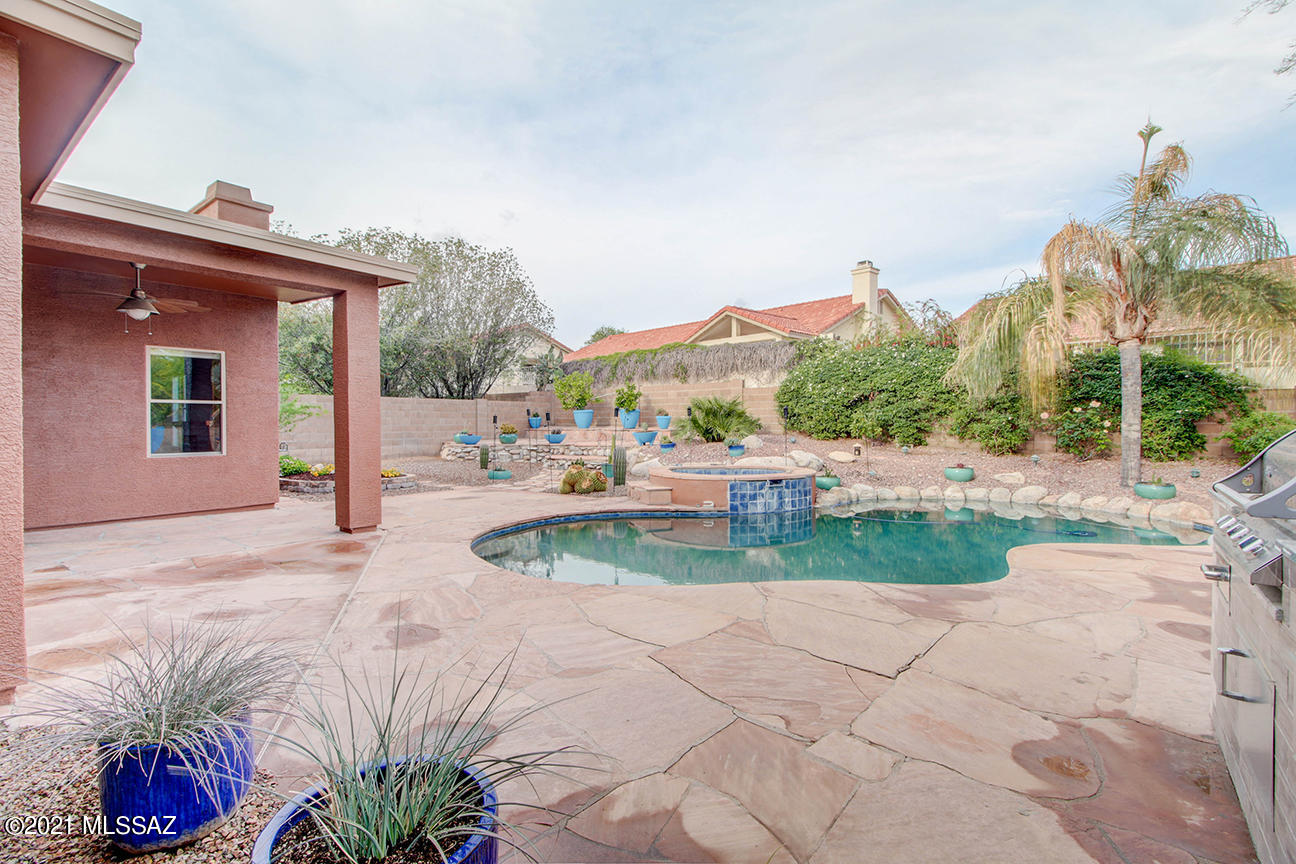 5560 N Ventana Vista Road