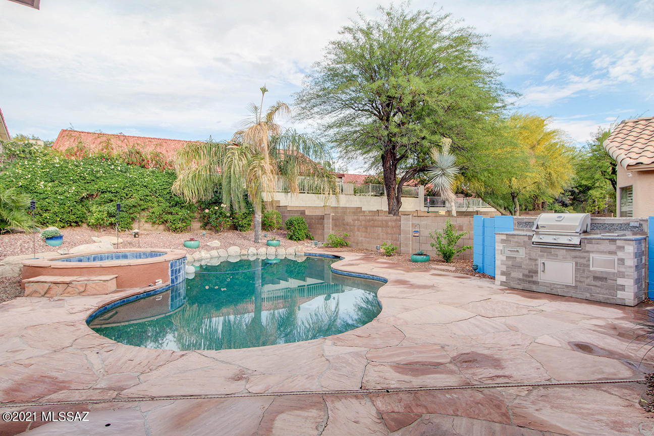 5560 N Ventana Vista Road