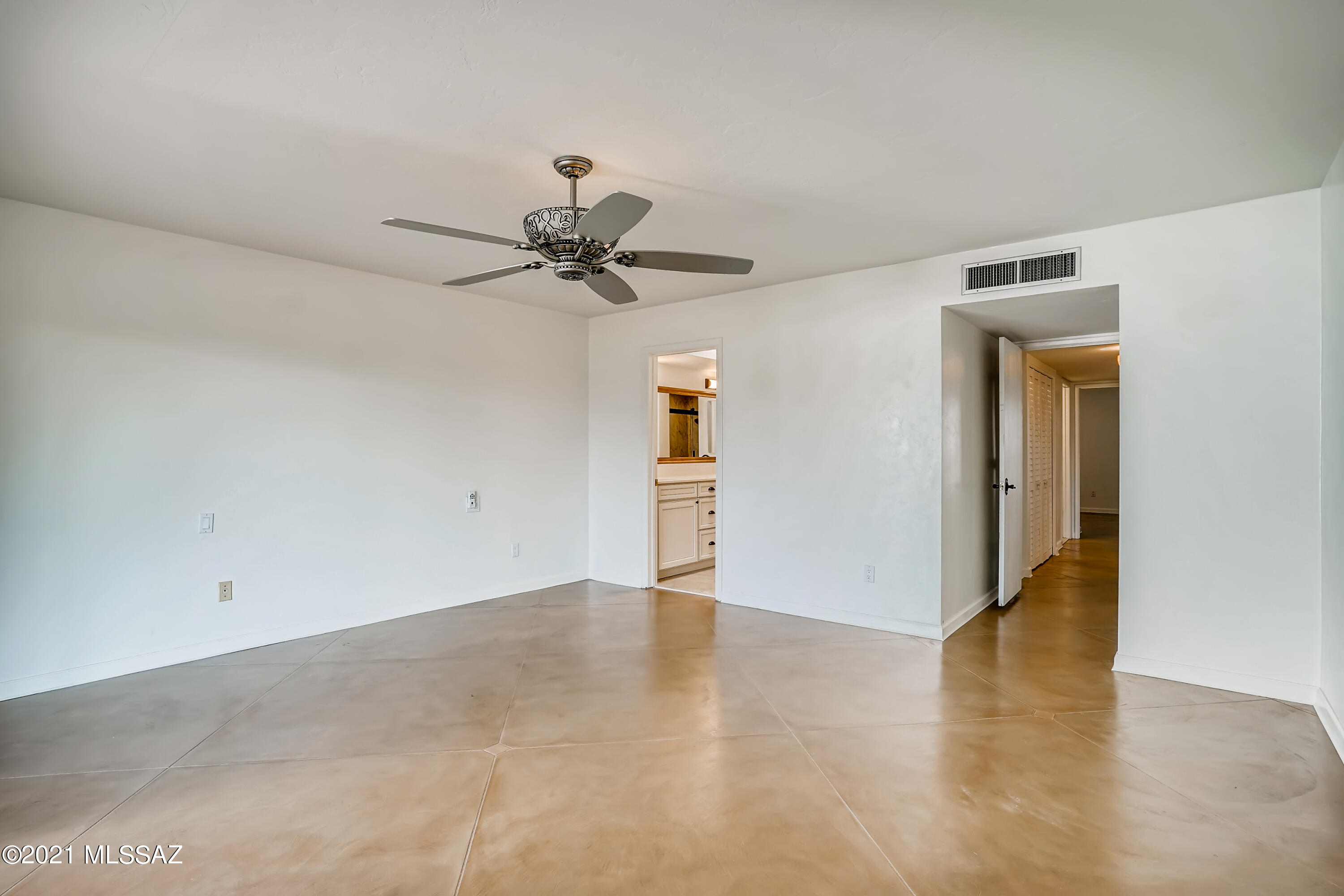 6601 E Calle Cavalier