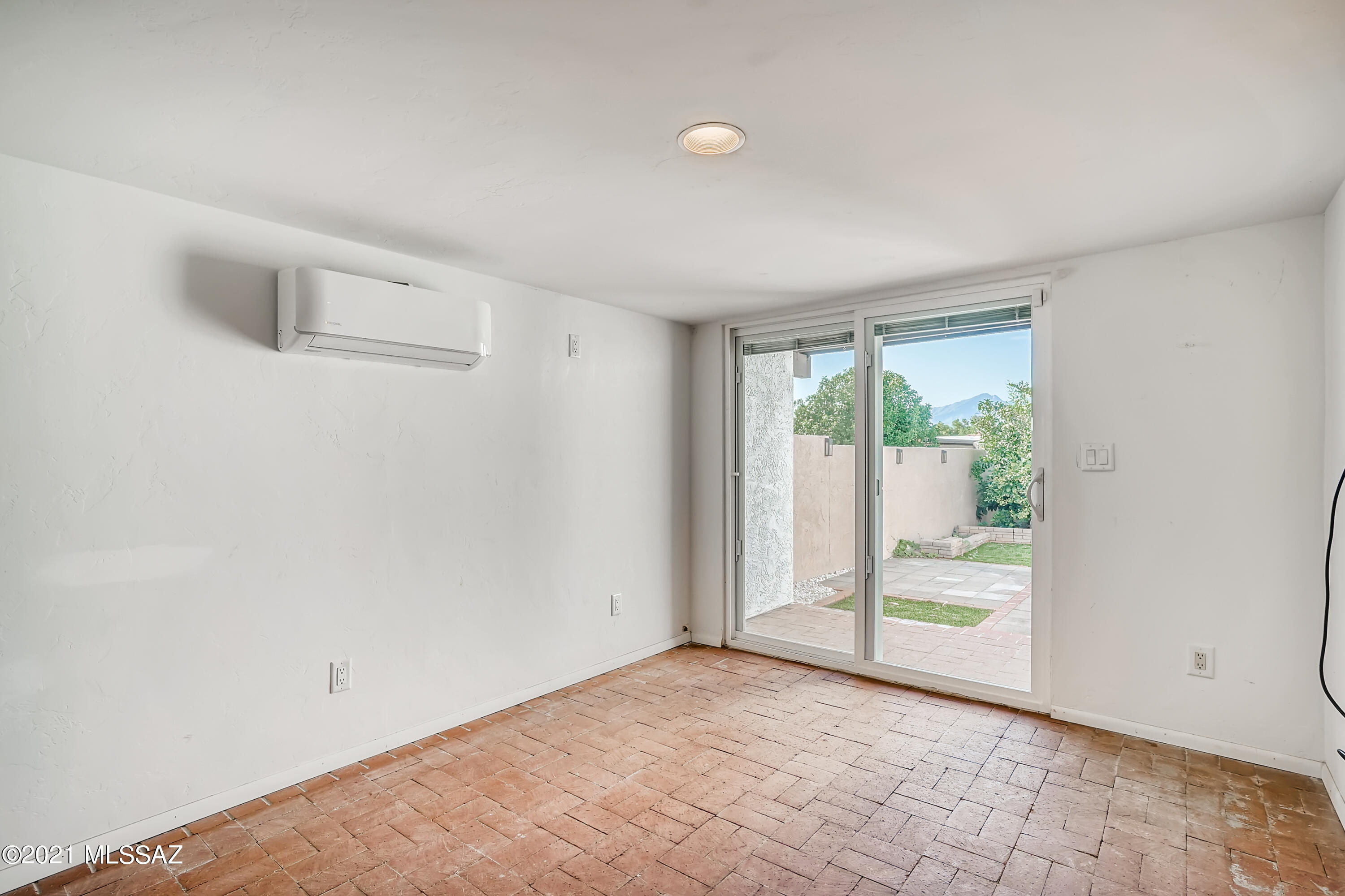 6601 E Calle Cavalier