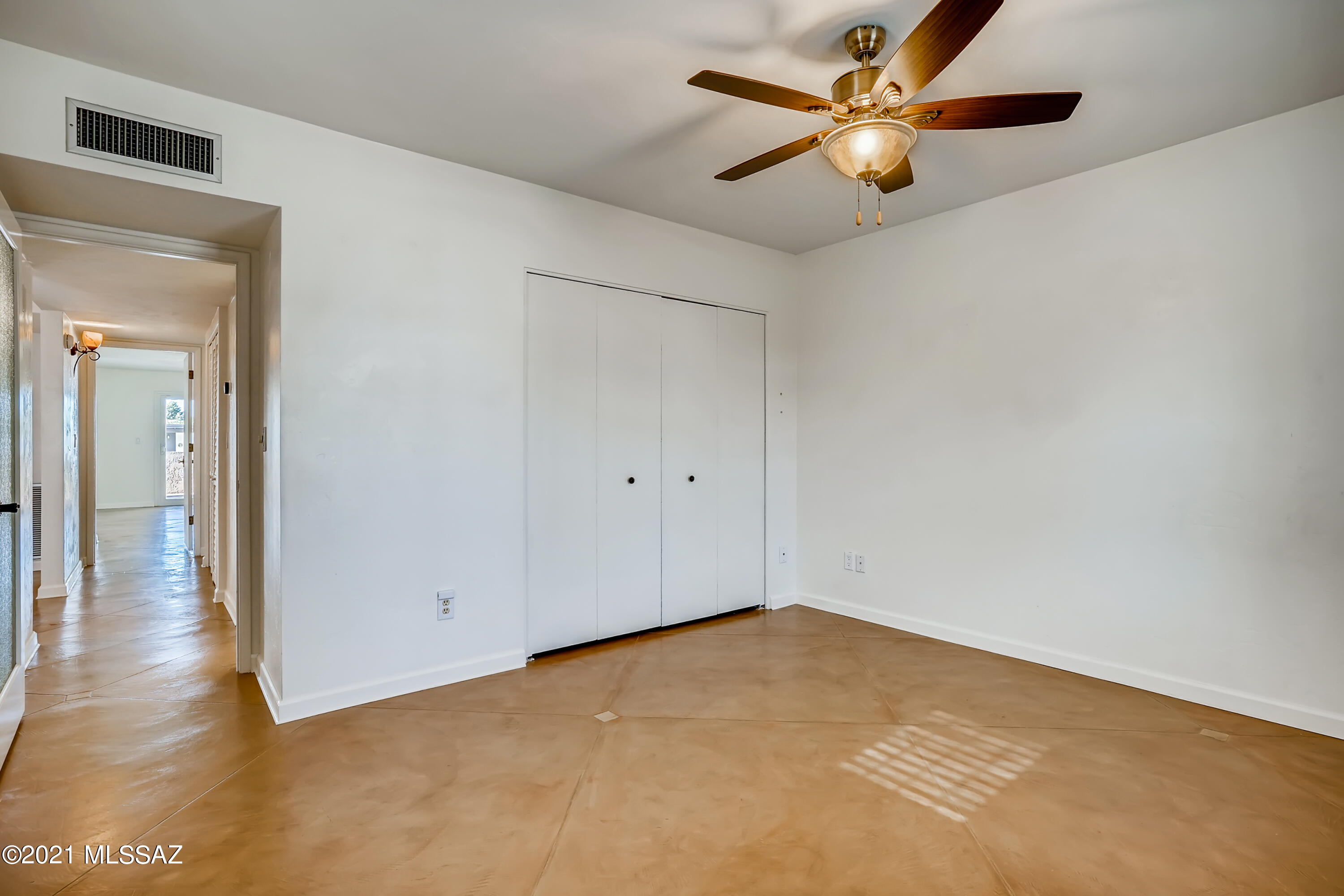 6601 E Calle Cavalier