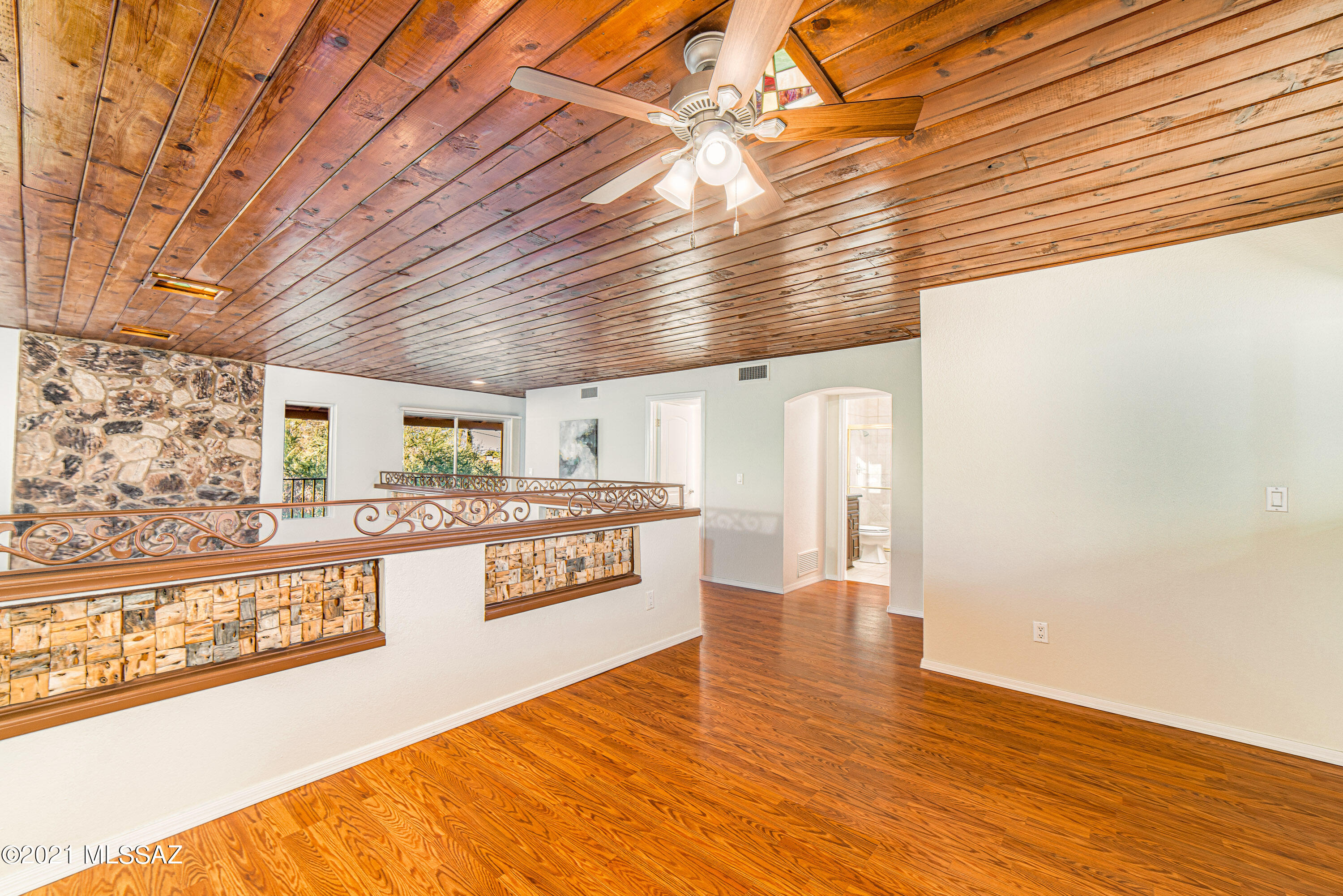 6711 N Swan Road