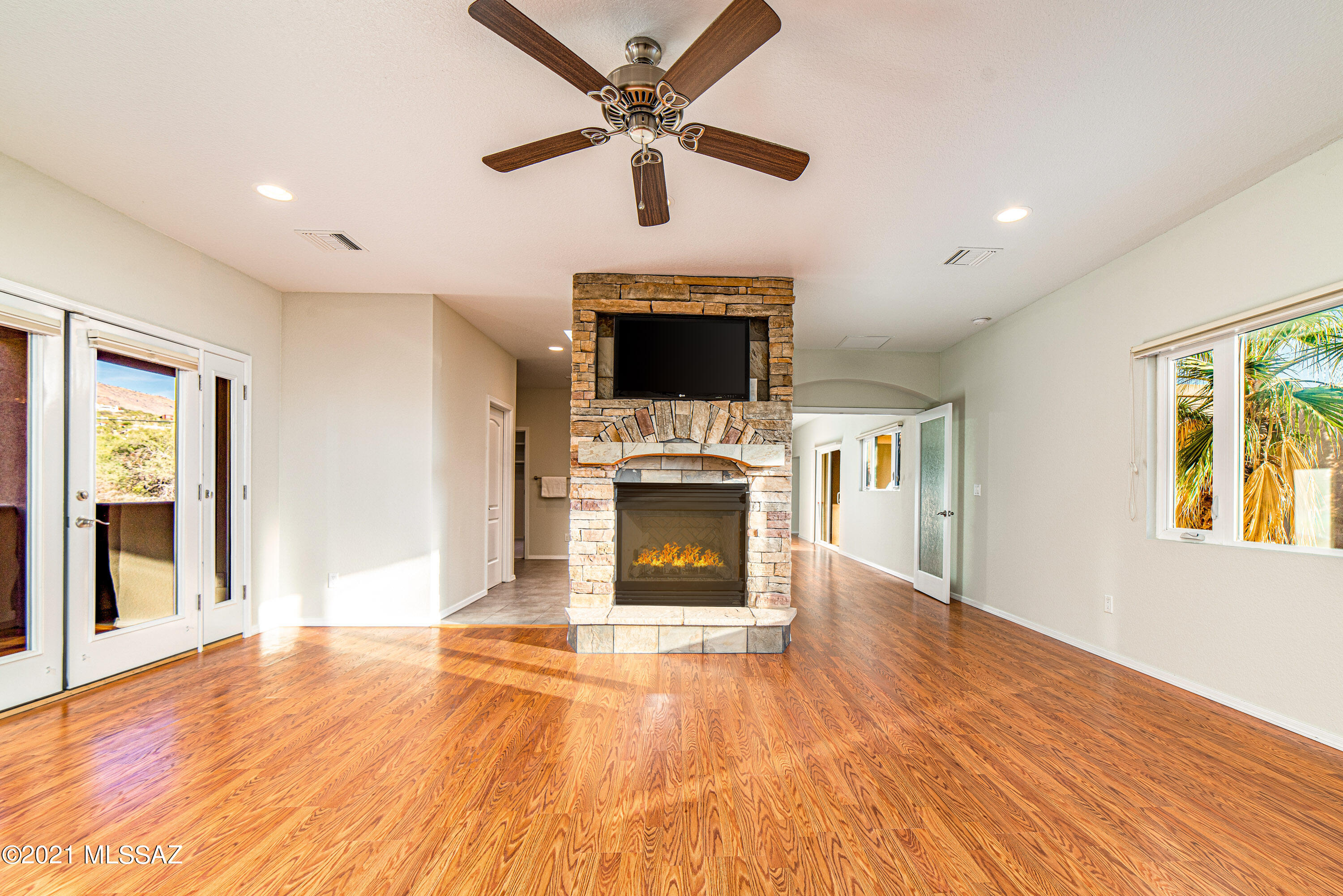 6711 N Swan Road