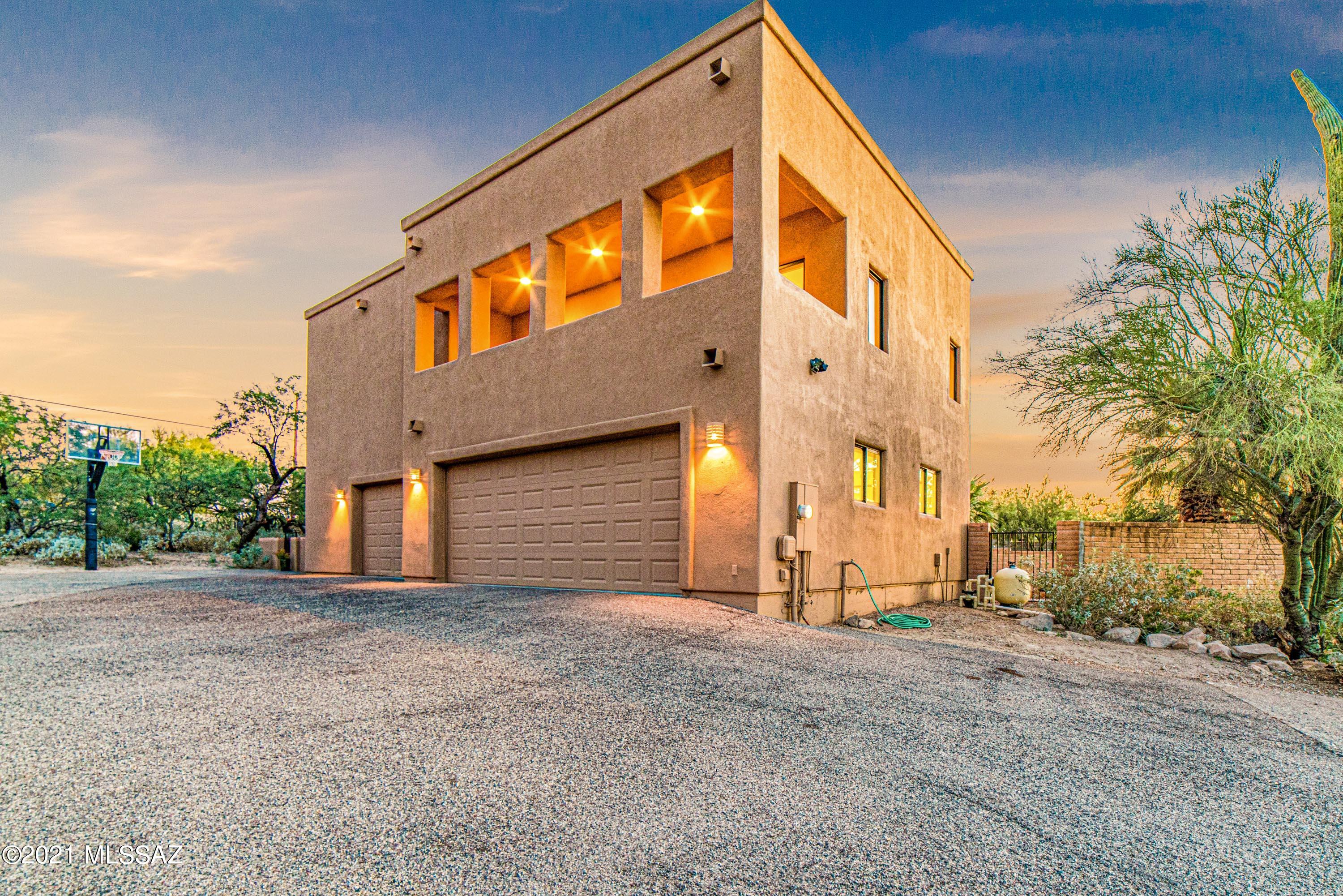 6711 N Swan Road
