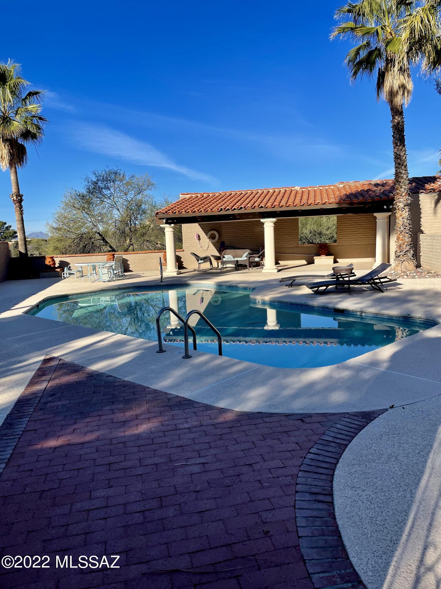 6465 N Green Briar Drive