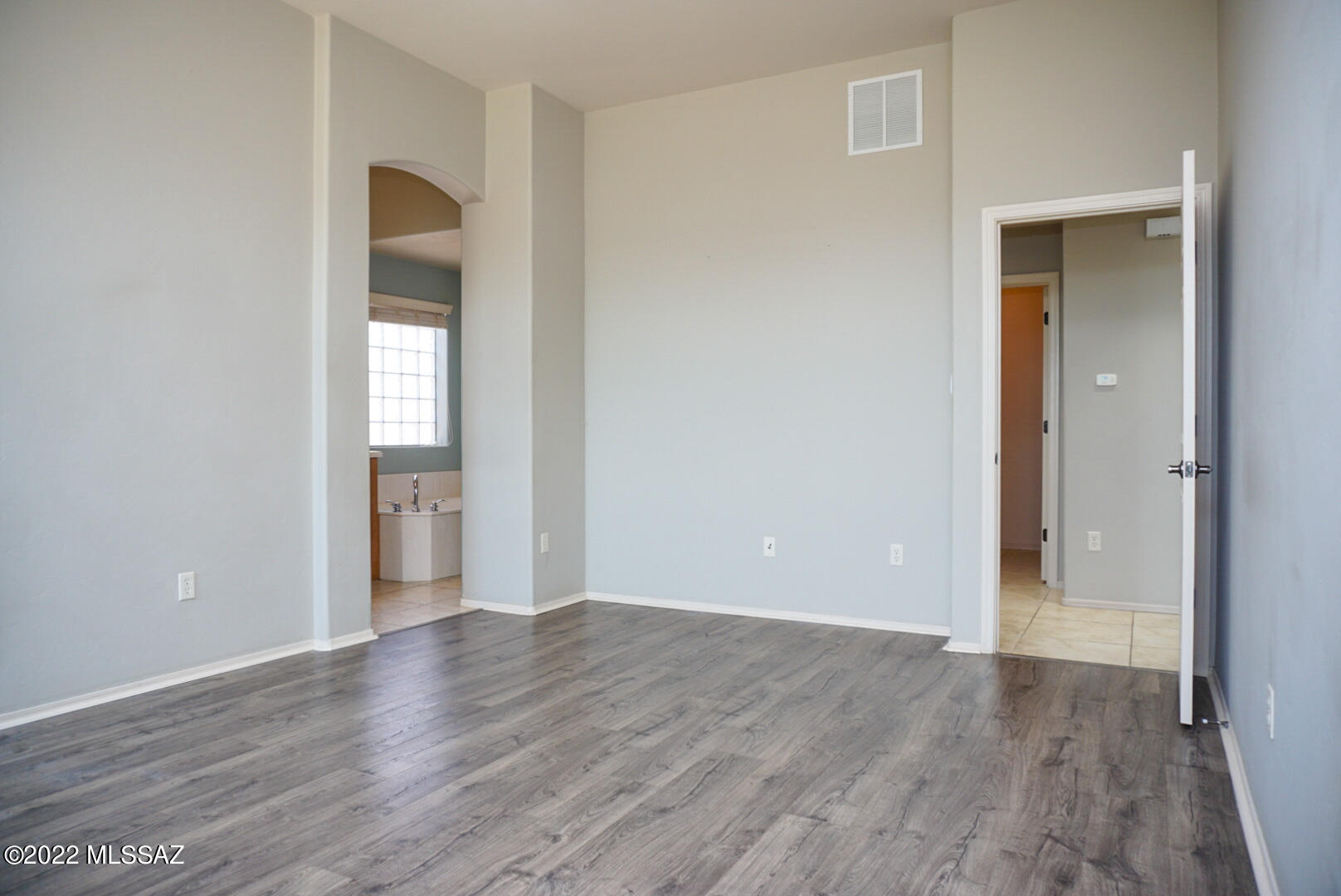5716 N Loft Lane